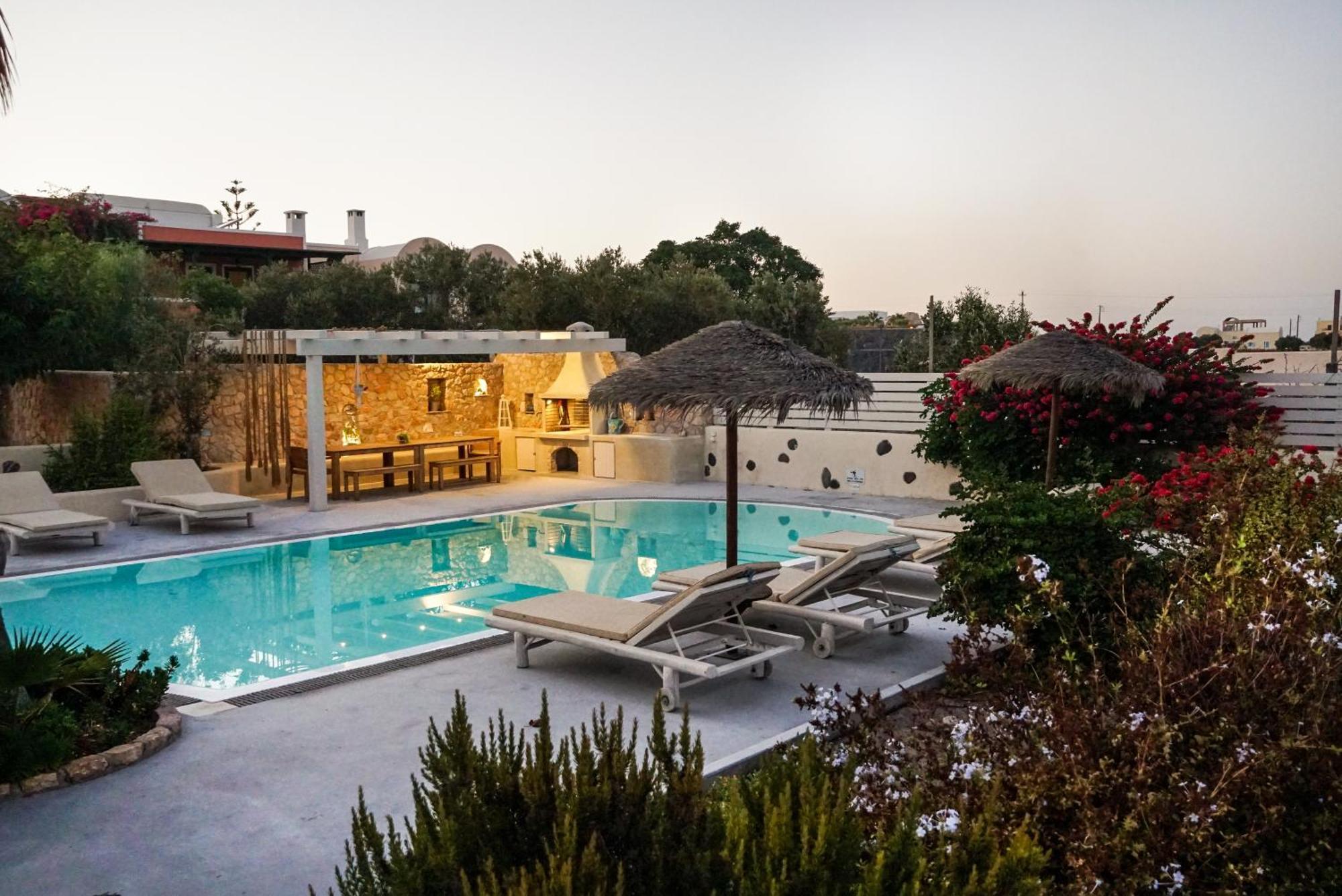 בית נופש Theros Santorini Kamári