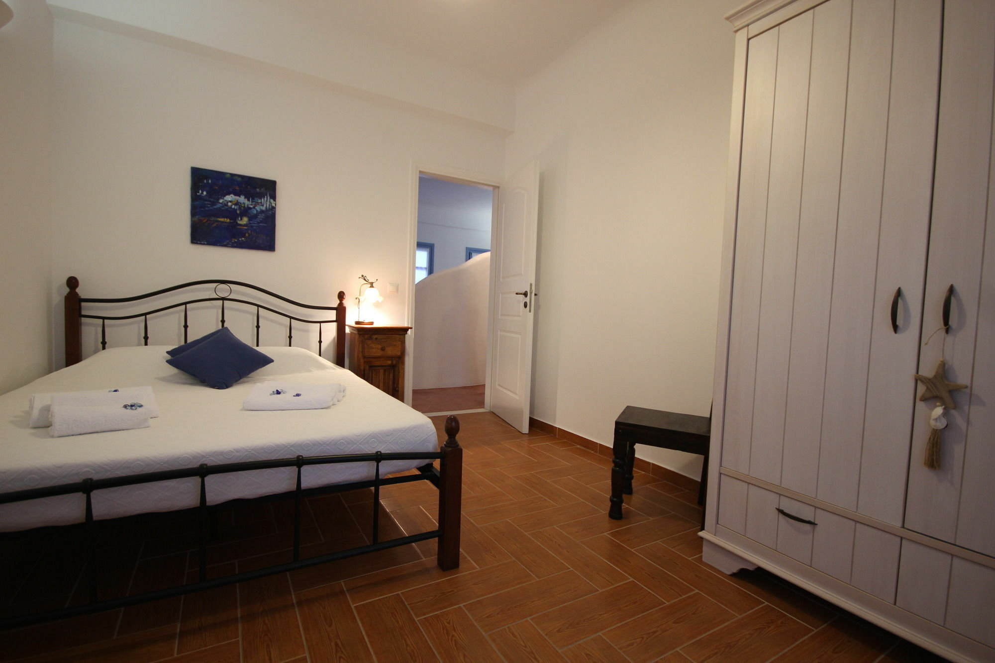 בית נופש Theros Santorini Kamári