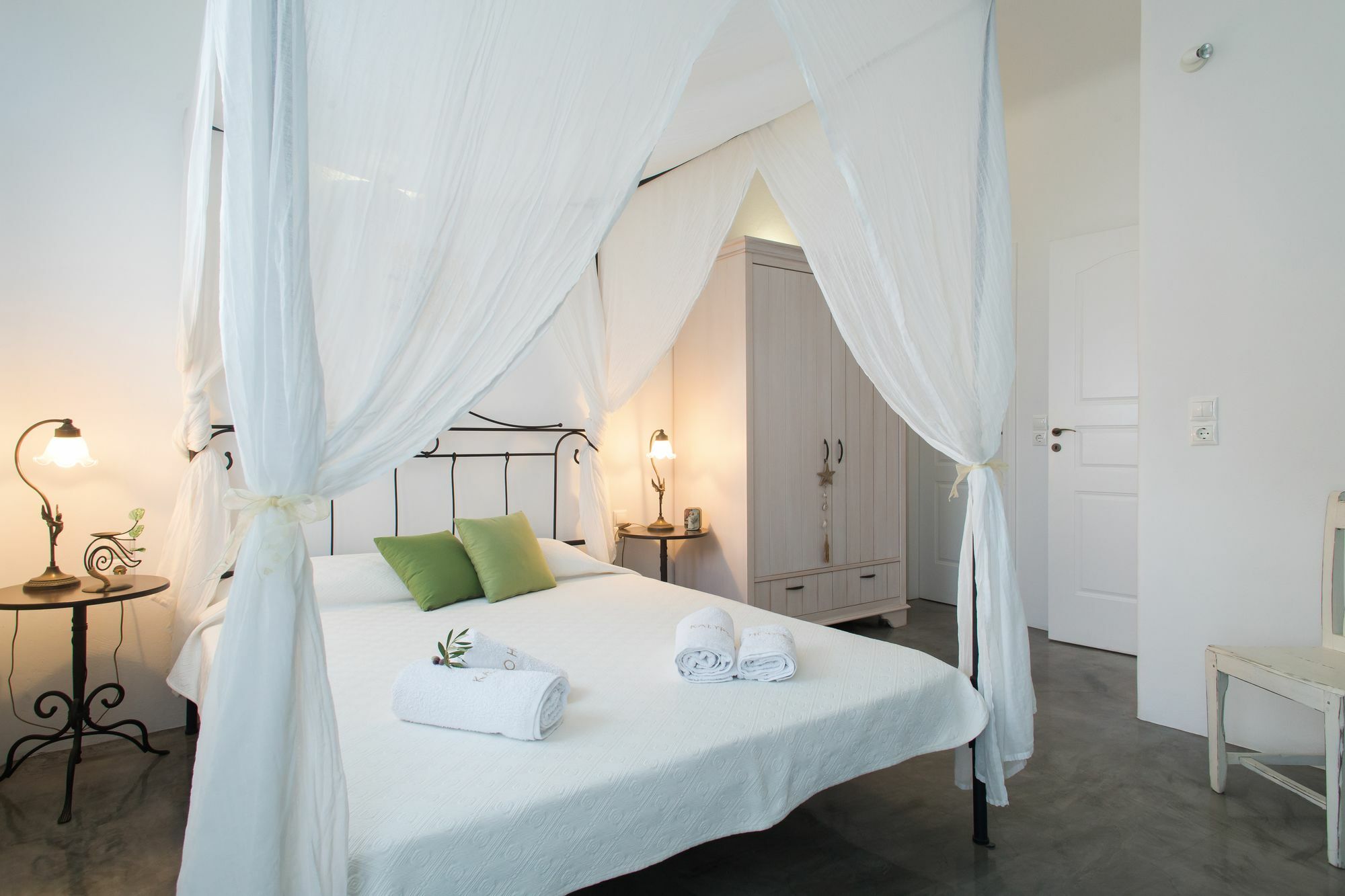 Theros Santorini Kamári